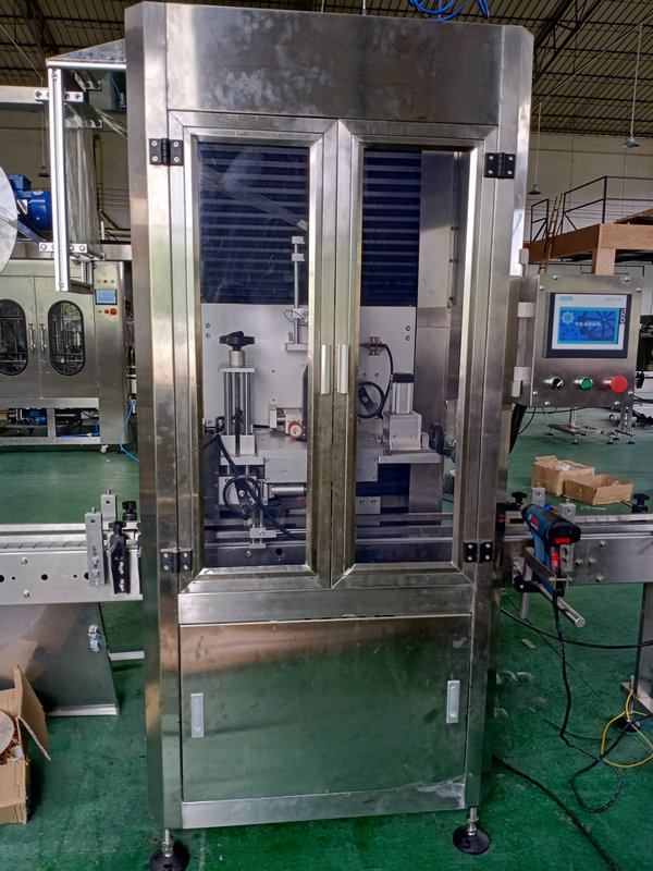 液體灌裝機(jī)帶秤丨計(jì)量精準(zhǔn)，安全防爆